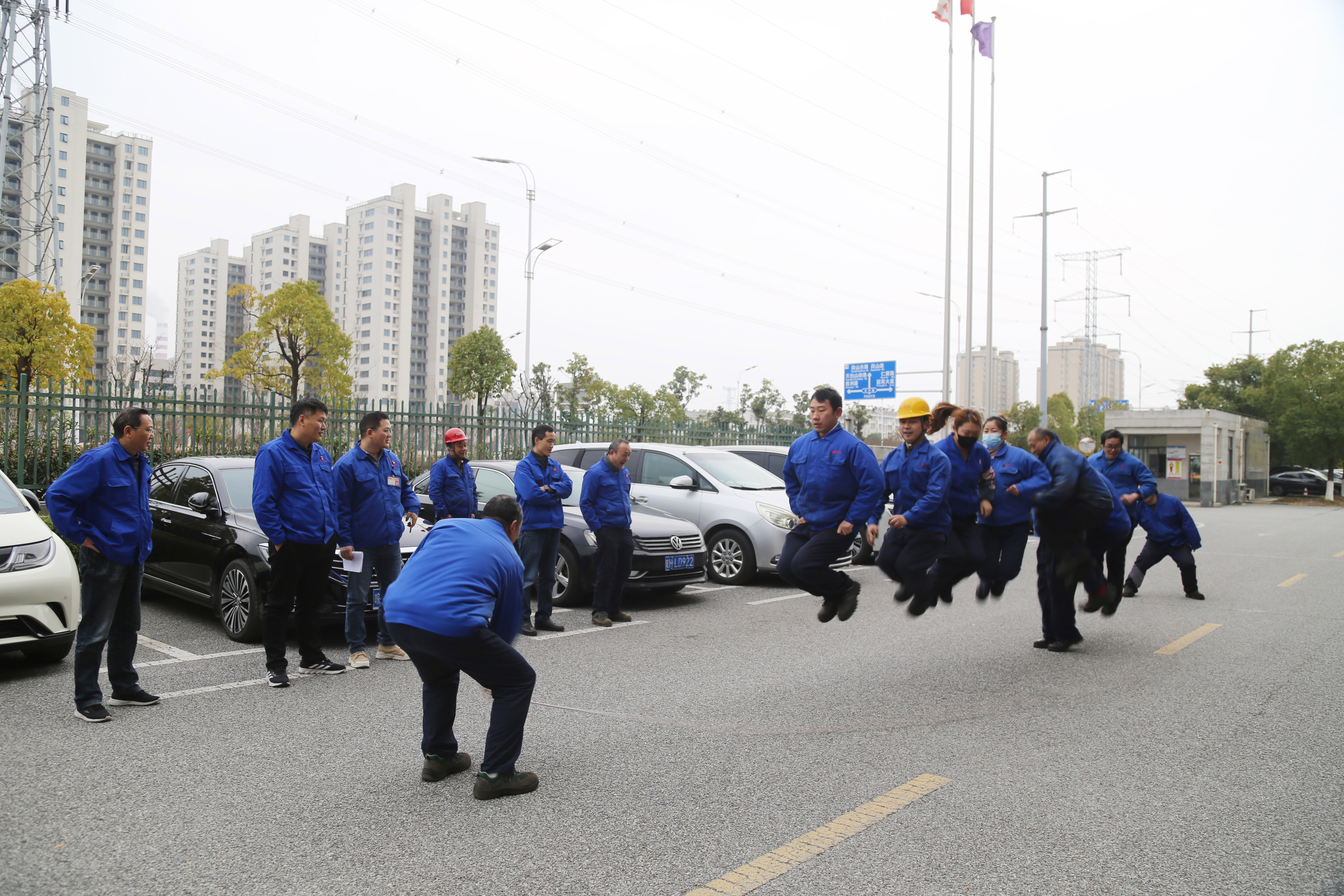 跳长绳.jpg